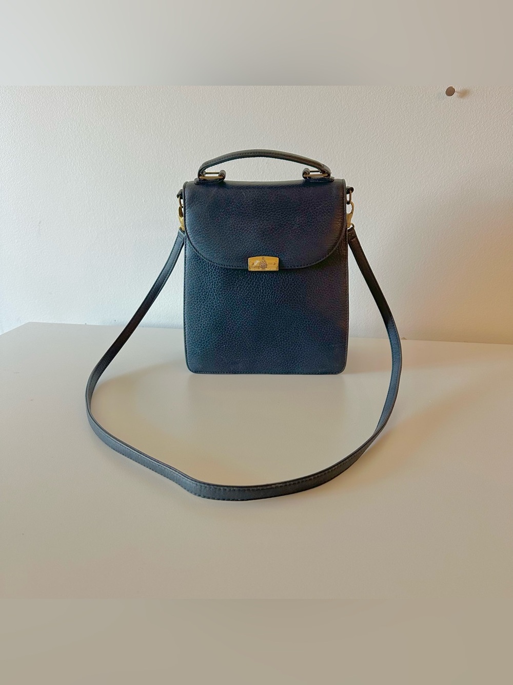 Vintage MARK CROSS Pebbled Leather Navy Blue Top Handle Crossbody Bag

Some scra